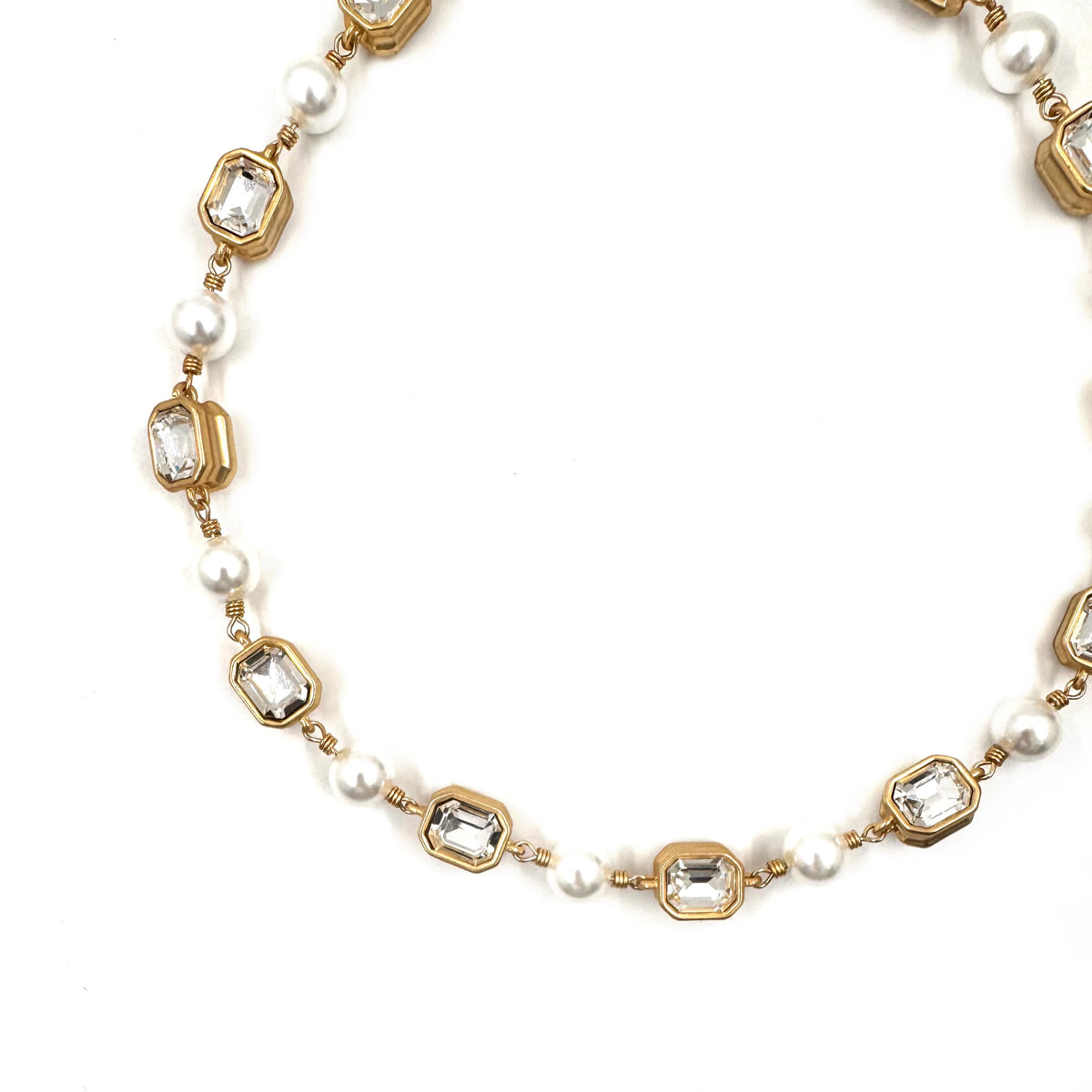 LOLA NECKLACE